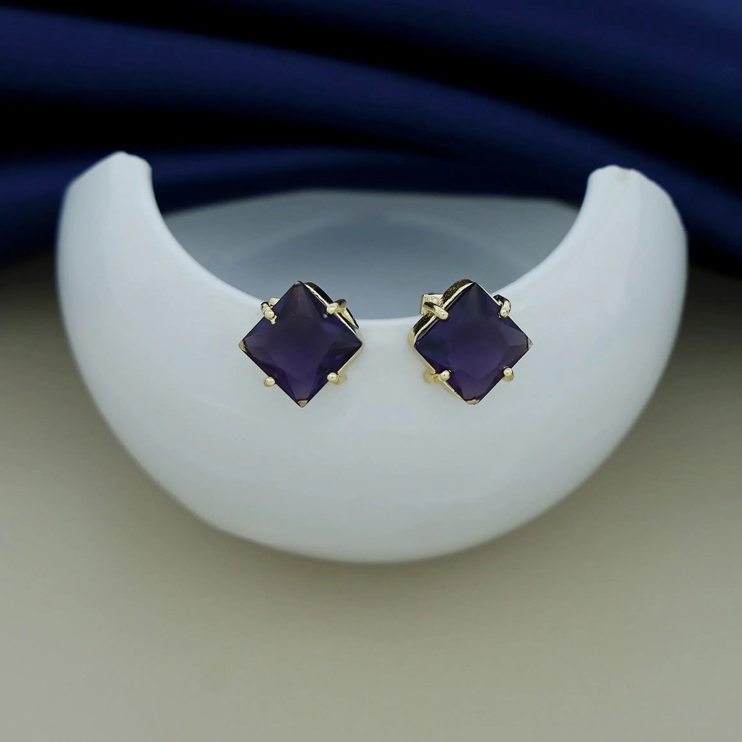 Diamond Glossy Stud